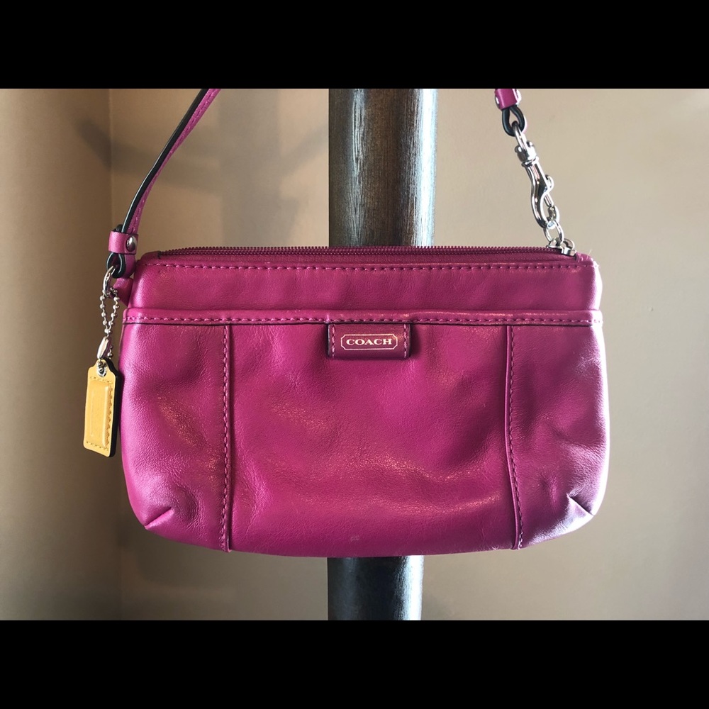 💯 Authentic Coach Wristlet